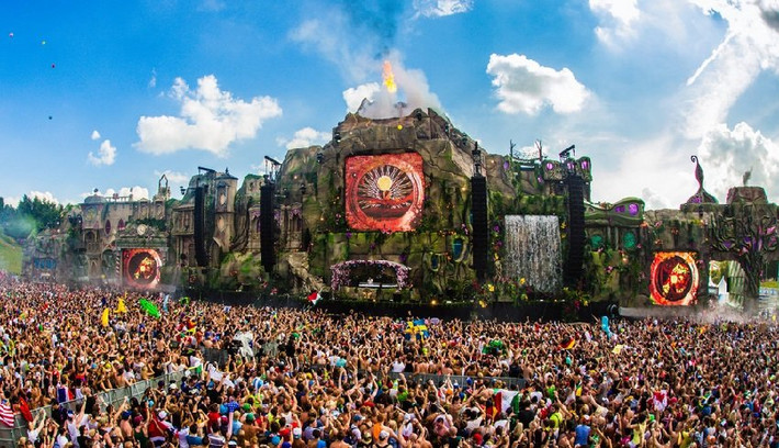 Lễ hội âm nhạc Tomorrowland, Vương quốc Bỉ, là một lễ hội âm nhạc điện tử lớn nhất thế giới diễn ra tại Boom. Mỗi năm, lễ hội thu hút hơn 100.000 du khách đến Bỉ và chìm đắm trong những điệu nhảy suốt ngày đêm.