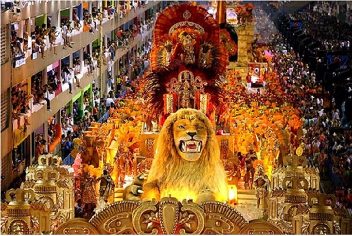 Lễ hội Carnival, Rio de Janeiro, Brazil. Lễ hội Carnival ở Rio de Janeiro được coi là lễ hội đường phố lớn nhất thế giới với hai triệu người tham dự mỗi năm. Không gian lễ hội được lấp đầy với các cuộc diễu hành khổng lồ, điệu nhạc samba sôi động và những trang phục đầy màu sắc.