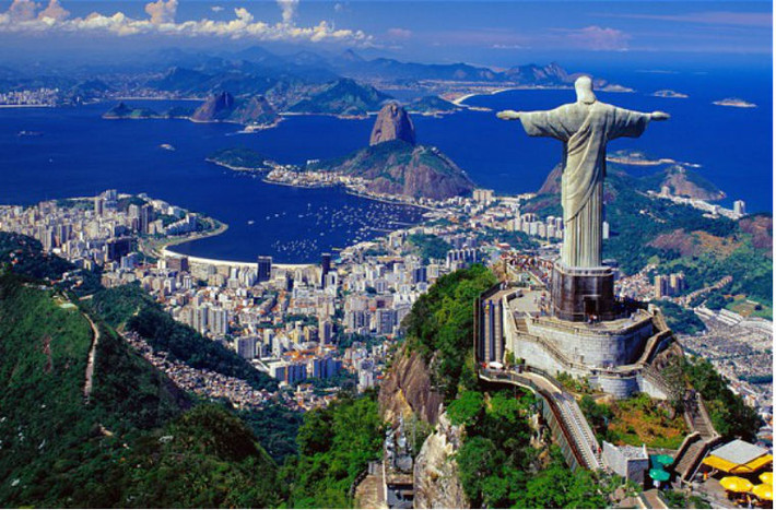 7. Brazil Brazil đã rất nỗ lực không chỉ trong việc phổ cập đại học mà còn thu hẹp khoảng cách giới tính ở cấp độ đại học. Trong năm 2009, trên 60% sinh viên tốt nghiệp đại học và sau đại học ở Brazil là phụ nữ. Tuy nhiên, nữ giới chỉ chiếm 20% lực lượng lao động sở hữu bằng đại học và tiền lương ít hơn nam giới tới 30% cho cùng 1 công việc.