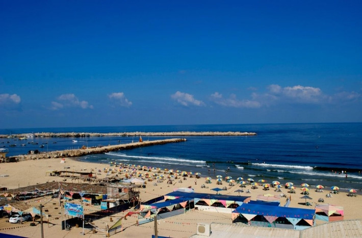 Bãi biển ở thành phố Gaza nhìn thanh bình là thế nhưng người dân nơi đây đã chìm trong chiến tranh 6 năm trời.