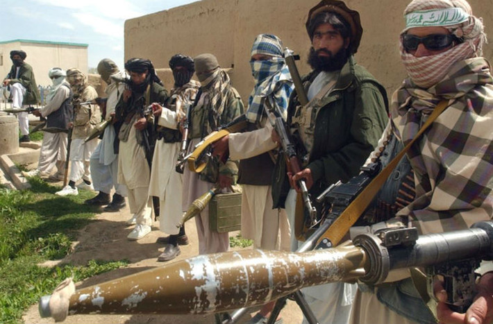 4. Taleban Nhóm Taleban của người Afghanistan thành lập vào năm 1994 dưới sự lãnh đạo của Mullah Mohammed Omar. Mục đích chính của tổ chức này là xây dựng 1 nhà nước Hồi giáo ở Afghanistan. Tuy nhiên, tổ chức này đã bị lật đổ khi lính Mỹ thực hiện cuộc càn quét sau sự kiện ngày 11/9/2001. Vào lúc Mỹ rút quân khỏi Afghnistan, nhóm này đã trở lại 1 lần nữa.