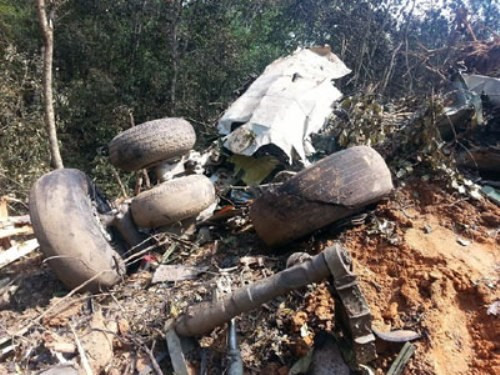 Trước đó, ngày 17/5/2014, chiếc máy bay An-74TK300 của không quân Lào đã bị rơi tại làng Nadee thuộc tỉnh Xiengkouang, cách Thủ đô Vientiane gần 500 km, khi đang trên hành trình tới tỉnh Xiang Khouang, phía bắc Lào. Vụ tai nạn đã khiến 16 người thiệt mạng.