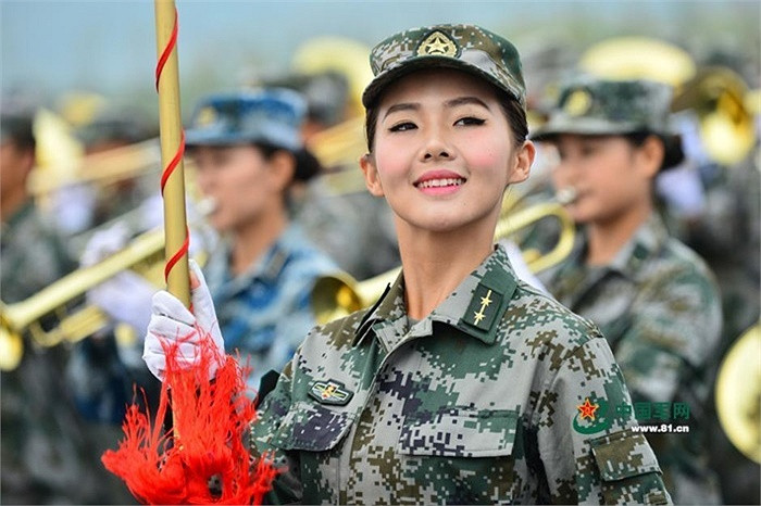 Những nữ binh sỹ này được giới thiệu là vẫn tham gia các vị trí chiến đấu hằng ngày.