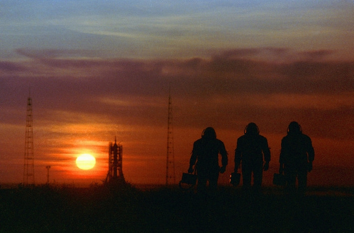Sân bay vũ trụ Baikonur là cơ sở phóng tàu không gian đầu tiên và lớn nhất thế giới. Tính đến năm 2012, trung tâm này dẫn đầu thế giới về số lượng tàu không gian phóng. Mỗi năm số lượng tên lửa được phóng tại đây lên tới con số 20, trong khi trí thứ 2 thuộc về Trạm không quân Mũi Canaveral tại Florida, Mỹ với 10 lần phóng tên lửa mỗi năm.