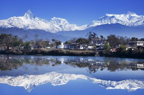 Thung lũng Kashmir: Những ngọn núi tuyết, những dòng sông băng ở thung lũng Kashmir hấp dẫn bao du khách.