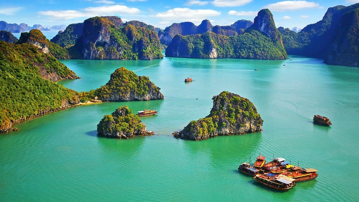 Việt Nam: Việt Nam đã trở thành một điểm đến vô cùng quen thuộc dành cho những ai muốn định cư. Thức ăn ở Việt Nam vừa rẻ lại rất ngon, chỉ khoảng 2 đô là bạn có thể kiếm được một bữa ăn ở đây rồi. Tiền thuê nhà cũng rất rẻ, chỉ khoảng 90 đô/tháng.
