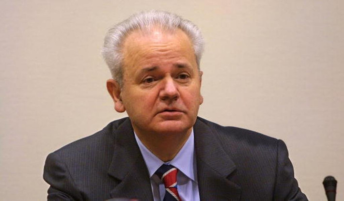 Slobodan Milosevic: Ông là Tổng thống Serbia từ năm 1989 đến 1997, tiếp đến ông là Tổng thống Cộng hòa Liên bang Nam Tư từ năm 1997 đến 2000. Năm 2001, Slobodan bị bắt vì cáo buộc lạm quyền và sử dụng bất hợp pháp số tiền 2,1 tỷ USD từ ngân quỹ chính phủ.