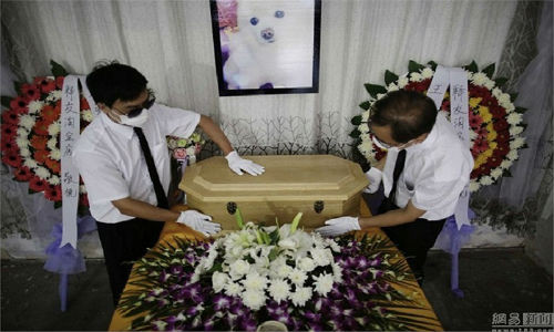 Một phụ nữ Thượng Hải, Trung Quốc gần đây đã chi 1,251 USD để làm đám tang cho thú cưng của cô.