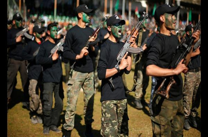 Tập luyện với súng AK-47