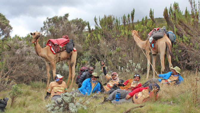 Majrin cùng đồng đội chỉ có ba tuần để tổ chức chuyến thám hiểm núi Kilimanjaro, trong đó có việc huấn luyện hai chú lạc đà Zabeel và Al Shindagha, trước chuyến đi kéo dài 10 ngày hồi tháng 12/2014.