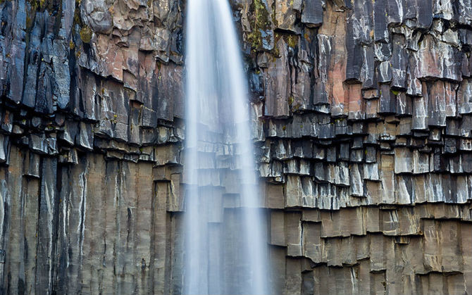 Thác nước Svartifoss ở Vườn quốc gia Vatnajokull, Iceland.