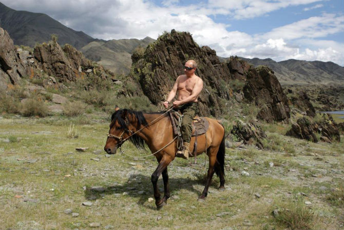 Tổng thống Putin cưỡi ngựa ở Tuva, miền nam Siberia ngày 3/8/2009.
