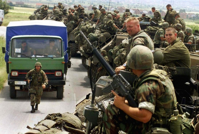 NATO thực hiện sức mệnh gìn giữ hòa bình ở Kosovo (KFOR) ngày 14/7/1999.