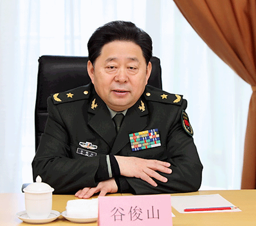Tháng 3/2014, Trung tướng Cốc Tuấn Sơn, nguyên Phó chủ nhiệm Tổng cục Hậu cần quân Giải phóng Nhân dân Trung Quốc (PLA), đã bị tòa án quân sự khởi tố với các tội danh tham nhũng, nhận hối lộ, lạm dụng công quỹ và chức quyền. Vụ việc đã gây chấn động dư luận Trung Quốc thời điểm đó bởi khối tàn sản thu giữ được từ nhà riêng của ông quá lớn. (Ảnh: mwr.gov.cn)