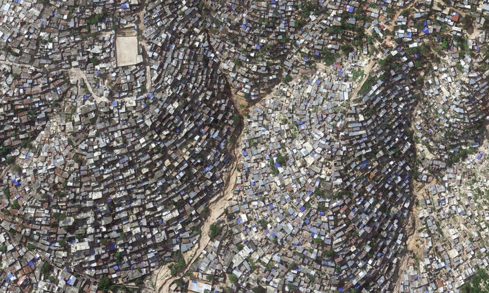 Những ngọn đồi ổ chuột: Cư dân khu ổ chuột ở thủ đô Port-au-Prince, Haiti, một trong những nước nghèo nhất Tây bán cầu, phải đối mặt với điều kiện sống vô cùng khắc nghiệt.