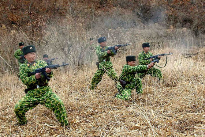 Các binh sĩ Triều Tiên tập luyện ở một địa điểm không xác định ngày 11/3/2013.