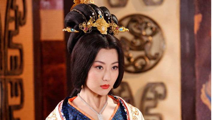 Việc Trương Lệ Hoa thao túng triều chính diễn ra trong một thời gian dài, lan rộng trên khắp vương quốc. Ở thời điểm đó, nhà Trần (Trung Hoa) cai quản khu vực phía nam sông Dương Tử, phía bắc đã bị Dương Kiên, một đại thần nhà Bắc Chu, soán ngôi lập nên nhà Tùy.
