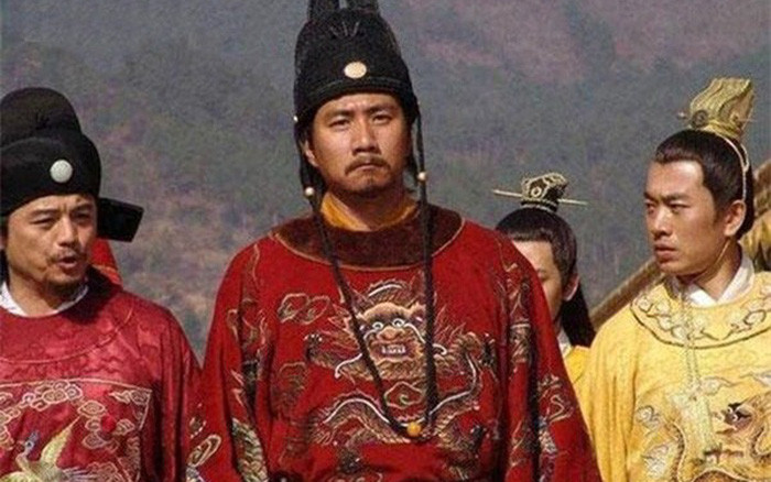 Để bảo vệ cơ nghiệp muôn đời nhà họ Chu, Chu Nguyên Chương trước tiên đàn áp tàn nhẫn công thần khác họ, sau đó lại giao việc trấn thủ những vùng đất chiến lược cho các hoàng tử.
