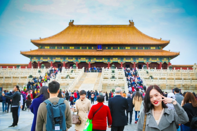 Tuy nhiên, theo sự phát triển và thay đổi của lịch sử xã hội, các quy định đã rất khác. Nhiều du khách đã nghe nói về những chiếc đinh trên cổng mang lại may mắn nên muốn được chạm vào khi đến thăm Tử Cấm Thành.