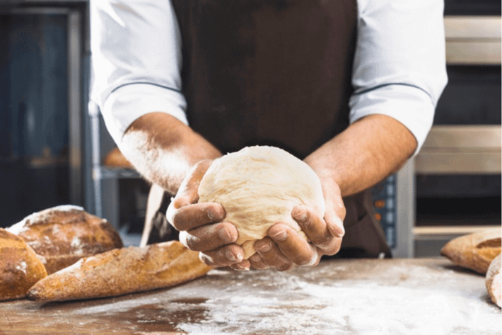 Kengo Akabame, Pastry Chef - bếp trưởng bếp bánh tại Imperial Hotel Tokyo, cho biết: "Cách làm đồ ngọt Nhật Bản luôn có xu hướng kết hợp, biến hóa và cải tiến các nguyên liệu.”. Dưới đây là một số món tráng miệng phổ biến đã được các đầu bếp Nhật Bản biến tấu một cách khéo léo.