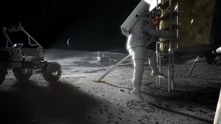 Bên trên tên lửa là tàu vũ trụ Orion được thiết kế để chở phi hành đoàn vào không gian sâu và trở lại Trái Đất an toàn. Con tàu có khoang sinh hoạt, khoang dịch vụ và hệ thống hủy phóng có khả năng đảm bảo an toàn cho các phi hành gia nếu xảy ra tình huống khẩn cấp trong lúc phóng hoặc hạ cánh.