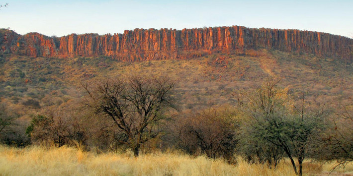 3. Dãy Waterberg – 2,7 tỷ năm tuổi. Dãy núi 2,7 tỷ năm tuổi này nằm ở tỉnh Limpopo, Nam Phi, có diện tích khoảng 14.500 km2.