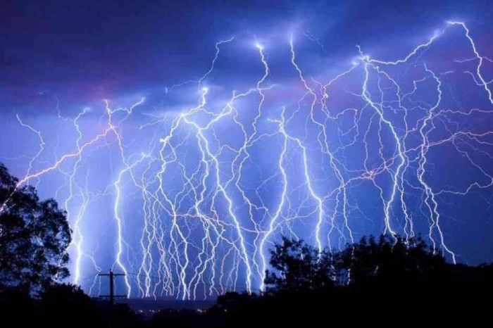 6. Tia sét Catatumbo. Những tia chớp xuất hiện trong một ngày mưa bão thường là một cảnh tượng có phần đáng sợ nhưng với Catatumbo, hình ảnh này có thể sẽ khiến nhiều người thích thú.