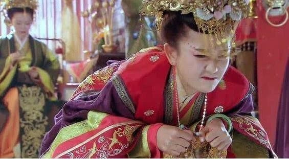 Vì vậy, nữ nhân nếu như bị trừng phạt như vậy, thường sẽ không thể vượt qua được, họ sẽ tự tìm cái chết bởi không thể chịu nổi nỗi nhục này.