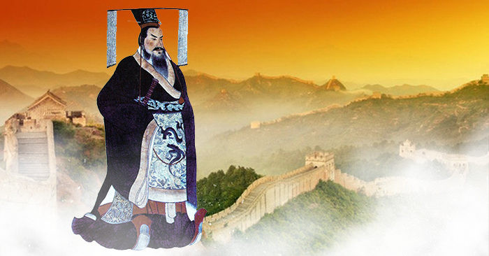 Xét nghiệm mẫu đất xung quanh khu vực ngôi mộ của vị vua này thấy nồng độ thủy ngân rất cao. Xung quanh lăng mộ có các con sông thủy ngân lỏng bao quanh vì theo người Trung Quốc cổ đại, sông thủy ngân có thể đem lại sự bất tử.