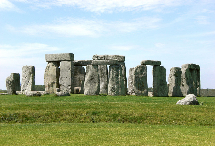 3. Vòng đá cổ Stonehenge (Anh). Những dấu tích cổ đại xa xưa nhất của con người tại đây, là những công trình tượng đài trên các ngọn đồi vùng Wiltshire nước Anh.