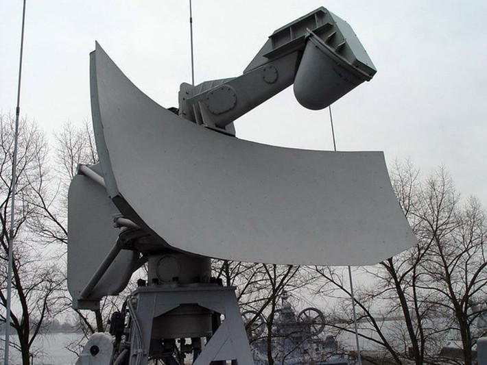 Radar Garpun-Bal: Là radar có nhiệm vụ tìm kiếm, phát hiện, theo dõi, nhận biết, phân loại và xác định tọa độ của các mục tiêu bề mặt nước... Ảnh: Radar Garpun-Bal.