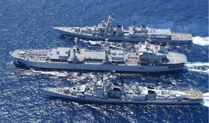 Cũng vào cuối năm nay, cuộc tập trận chung hàng hải đa quốc gia "Malabar-2020" của Ấn Độ cũng sẽ được tổ chức gần quần đảo Andaman; các lực lượng hải quân bao gồm Ấn Độ, Mỹ và Nhật Bản sẽ tham gia cuộc tập trận chung. Hải quân Australia nhiều khả năng cũng sẽ tham gia cuộc tập trận. Ảnh: Tàu chiến của Hải quân Australia tham gia cuộc tập trận Malabar-2007 - Nguồn: Sundayguardianlive
