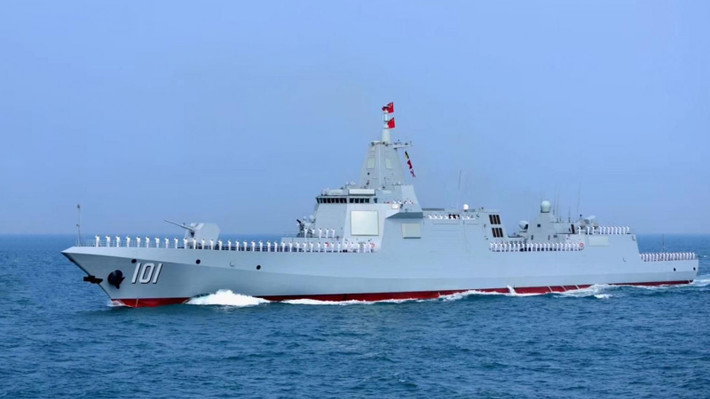 Có một điều phải lưu ý, dù Trung Quốc phân loại Type 055 là khu trục hạm, tuy nhiên theo định nghĩa của Mỹ thì Type 055 phải là tuần dương hạm (lượng giãn nước trên 10.000 tấn), chúng được coi là tương đương với các tuần dương hạm Ticonderoga của Hải quân Mỹ.