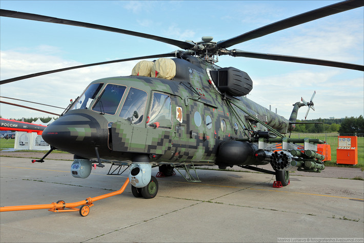 Đại diện nhà máy Ulan-Ude Kirill Boronkov cho hay, Mi-171Sh-VN "Shtorm" được thiết kế cho các nhiệm vụ đặc biệt ở vùng núi, khu vực có khí hậu nóng bức. Khác với các phương tiện quân sự trước đây thuộc họ Mi-8/17, trước hết là ở hệ thống động lực được thiết kế lại, bao gồm cánh quạt hình dạng khí động học mới bằng vật liệu tổng hợp, và cánh quạt đuôi hình chữ X. Ảnh: Bmpd