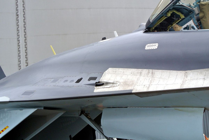Lưu ý, loại vũ khí mà phi công Su-35 có thể đã “bóp cò” bắn nhầm chiếc Su-30SM là khẩu pháo hàng không GSh-30-1, không phải là tên lửa không đối không.
