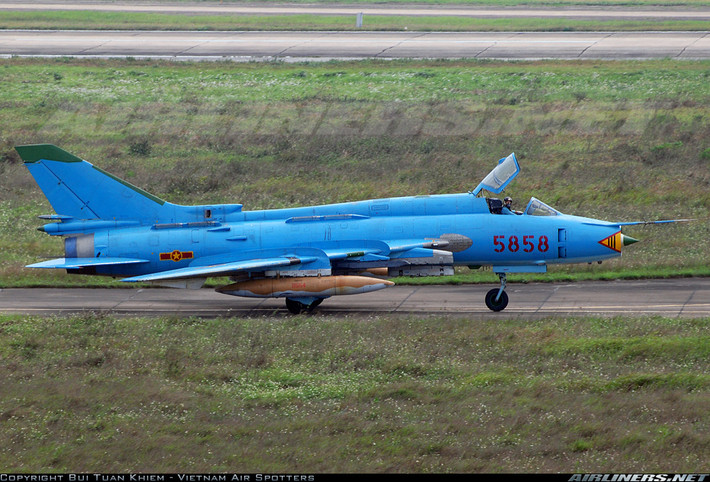 Gói Sukhoi Su-22M5 do Sukhoi JSC (Liên bang Nga) và công ty Sextant Avionique (Cộng hòa Pháp) hợp tác thực hiện, tích hợp các công nghệ cảm biến hiện đại nhất, sửa đổi lại kết cấu khung thân và nhất là phần cánh. Sau nâng cấp, máy bay có thể đáp ứng yêu cầu nhiệm vụ thêm ít nhất 20 năm nữa.