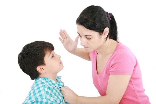Đặc biệt, đầu có vị trí cực hiểm là thái dương và gáy. Tác động mạnh vào thái dương có thể ảnh hưởng nghiêm trọng đến thần kinh thị giác, thậm chí gây mù lòa. Trong khi đó, tác động lực vào gáy có thể gây sốc trung tâm hô hấp, biến chứng không thể hồi phục.