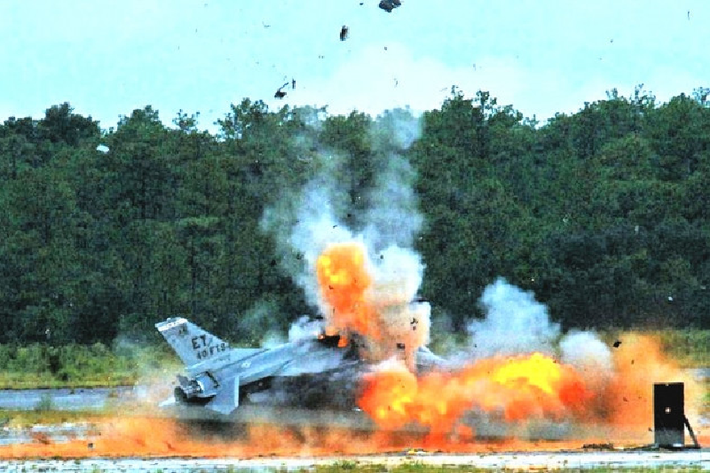 Tuy nhiên, chỉ vài tuần sau khi đến Ukraine, một chiếc F-16 bị bắn hạ bởi tên lửa Patriot của chính lực lượng không quân Ukraine. Ảnh minh họa.
