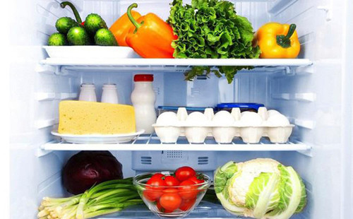 Một điều lưu ý, nghỉ lễ dài ngày, tủ lạnh không chứa nhiều thực phẩm thì bạn cũng không nên ngắt điện. Cách làm này ảnh hưởng đến tuổi thọ thiết bị.
