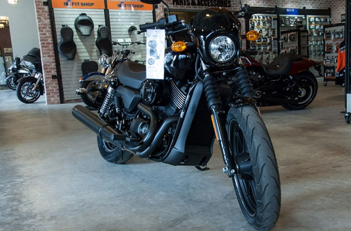 Theo Harley Davidson, họ sẽ không thiết kế Street 750 thành một sản phẩm hoàn chỉnh khi rời nhà máy, thay vào đó xe sẽ được thiết kế để trở thành một nền tảng để người dùng có thể tùy chỉnh, độ lại theo ý thích.