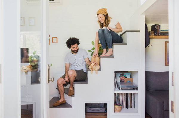 Do nhà nhỏ nên mọi không gian trong nhà đều được vợ chồng Kelly và Canaan tận dụng tối đa. (Ảnh Homemydesign)