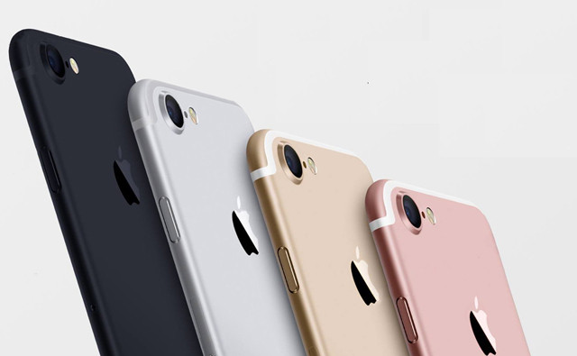 Theo nhà phân tích cấp cao Juha Winter của Strategy Analytics nhận định, chiếc iPhone 7 là smartphone bán chạy nhất đầu năm nay nhờ sự kết hợp hấp dẫn giữa thiết kế thân thiện với người dùng, nhiều ứng dụng hỗ trợ, và được bán lẻ rộng rãi. iPhone 7 trang bị màn hình 4,7 inch, độ phân giải 750 x 1334 điểm ảnh. Máy được trang bị vi xử lý A10 Fusion, RAM 2 GB, tích hợp camera 12MP, khả năng chống nước theo chuẩn IP67 và bỏ giắc cắm tai nghe.