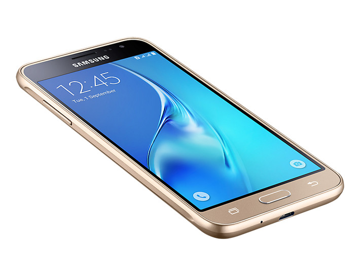 Hai mẫu điện thoại giá rẻ của Samsung cũng lọt vào Top 5 sản phẩm bán chạy, chính là Galaxy J3 2016 (6.1 triệu chiếc bán ra) và Galaxy J5 2016 (bán được 5 triệu chiếc). Trong quý 1/2017, chưa có sự xuất hiện của bộ đôi siêu phẩm Galaxy S8 và S8 + nên sản phẩm này không có tên trong danh sách Top 5 sản phẩm bán chạy nhất.