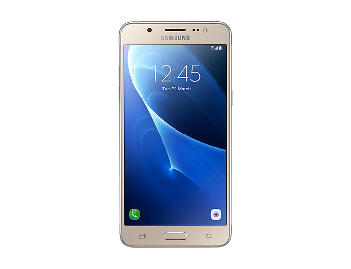 Trong khi đó, Galaxy J5 2016 sở hữu màn hình 5,2 inch, bộ nhớ RAM 2GB, bộ nhớ trong 16GB và nguồn pin 3100mAh, bộ xử lý Snapdragon 410 lõi tứ 1.2GHz. Với thiết kế khung kim loại, sản phẩm mang lại cảm giác cầm nắm cũng như hình thức khá sang. Điểm này khiến Galaxy J5 2016 không còn lép vế nhiều so với những điện thoại Trung Quốc cùng tầm giá như trước đây.