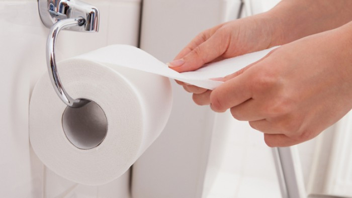Giấy vệ sinh, xà bông tắm, kem đánh răng hay dầu gội đầu là những vật dụng thiết yếu, thường xuyên sử dụng nên bạn có thể mua số lượng nhiều một lần để được nhận giá ưu đãi. Ảnh: Vietq.