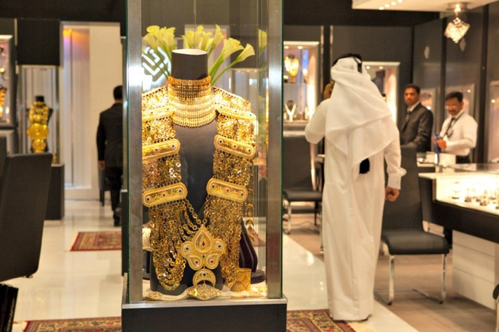 Nếu muốn mua một món đồ mà ở Qatar không có, người dân ở đây sẵn sàng tới Dubai để mua. Nếu như ở Dubai cũng không có thì họ không hề ngại ngần bay tới Châu Âu hoặc Mỹ để mua bằng được món đồ mình muốn. (Ảnh Elanthemag)