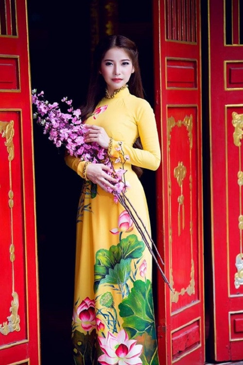 Điều bất ngờ là số tiền mà Thảo chi trả cho quá trình phẫu thuật đều do hai tay cô tự kiếm mà có được. Ngay từ khi chưa tốt nghiệp THPT cô đã theo học nghề làm tóc tại trung tâm, rồi sau đó cô tự mở cửa hàng kinh doanh riêng. Sau nhiều năm tích cóp thì cũng kiếm được khoản tiền kha khá.