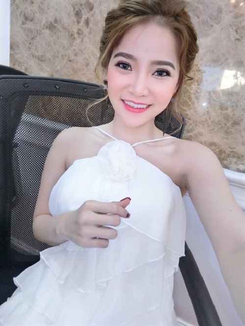 Không chỉ phẫu thuật thẩm mỹ, Thảo cũng tắm trắng để thay màu cho làn da của mình, phù hợp với khuôn mặt xinh đẹp mà mình đang có. Thêm nữa, cô cũng có chế độ ăn kiêng và tập luyện khắt khe thì giờ đây cô đã có dáng người vừ vặn với 3 vòng cân đối.