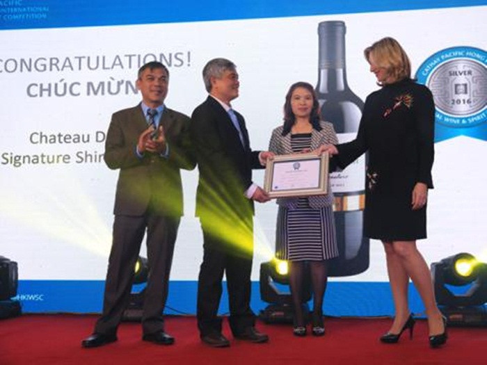 Rượu vang Chateau Dalat. Vào cuối năm 2016 vừa qua, thương hiệu rượu vang của Đà Lạt đã chính thức được trao giải bạc trong cuộc thi Vang Quốc tế Cathay Pacific. Giải thưởng này đã giúp ngành rượu vang còn non trẻ ở Việt Nam ghi dấu ấn trên trường quốc tế. Ảnh: Baodatviet.