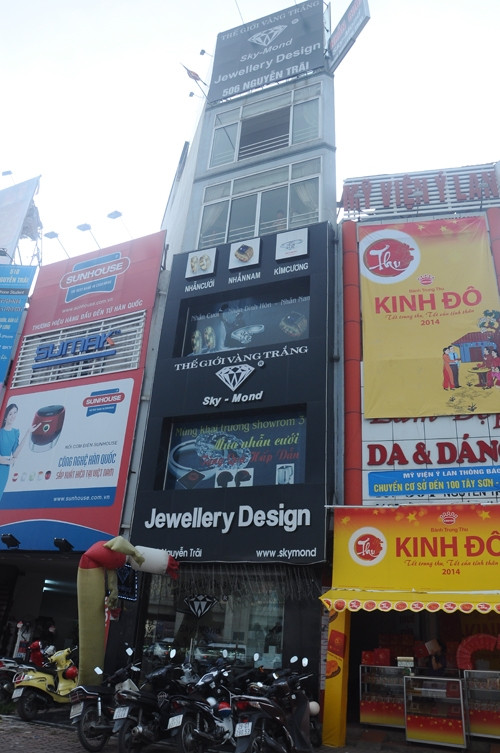Hầu hết các ngôi nhà siêu méo, kỳ quái này đều được chủ nhân tận dụng triệt để vào mục đích kinh doanh. (Ảnh Imageshack)